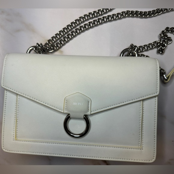 🔥SALE🔥 JW PEI Envelope Chain Bag in White/Silver - Picture 2 of 4